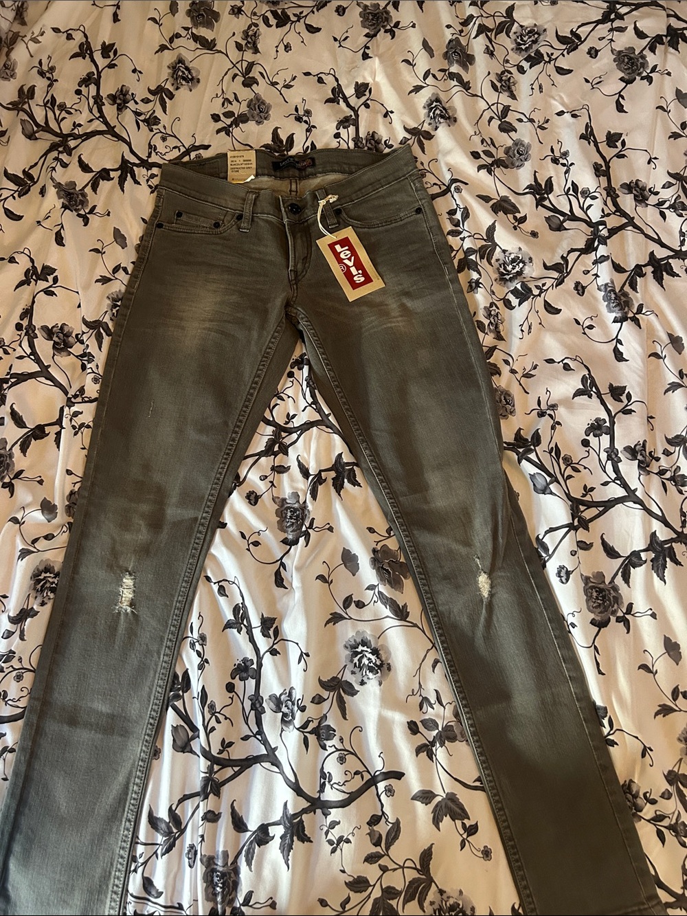 Levi's 524 Women's Grey Skinny Jeans with Subtle Distress *NEW